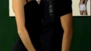 Dos colegas se folan durante una investigación criminal