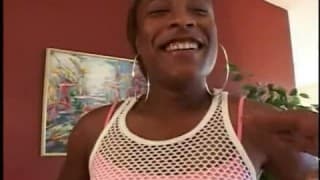 un pene muy grande para una negra caliente