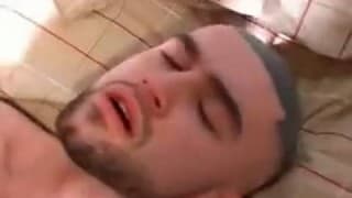 Estos dos gays árabes quieren compartir polla