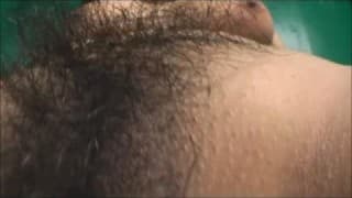 Esta linda chica se filmará durante la masturbación