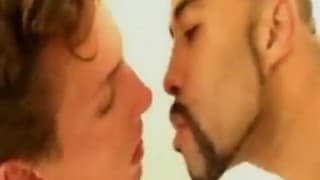 Tres chicos gays abriendo sus traseros juntos Tres chicos gays abriendo sus traseros juntos