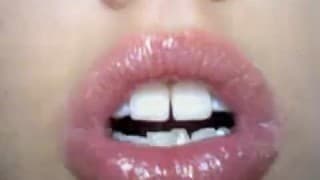 Una chica amateur que le gusta enseñar el culo