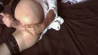 Esta trans se mete el dedo por el culo