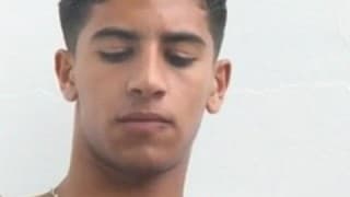 Un giovane arabo si masturba da solo Un giovane arabo si masturba da solo