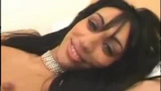 Una árabe excitada por una polla