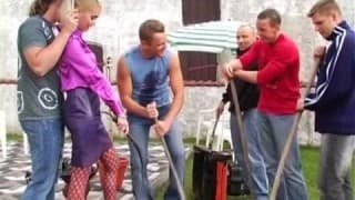 Una chica glamorosa follada por varios machos Una chica glamorosa follada por varios machos