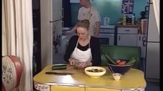 Un chico y una vieja en una escena porno excitante Un chico y una vieja en una escena porno excitante