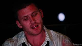 Karlie Simno se deja coger por unos tíos muy fuertes