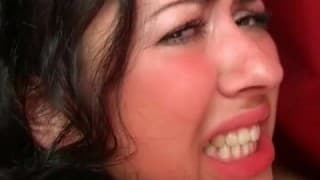 Una puta muy sabrosa disfruta del sexo entre tres Una puta muy sabrosa disfruta del sexo entre tres