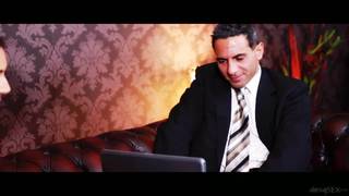 Dos salchichas para una puta ejecutiva