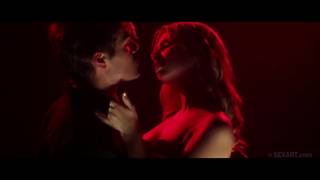 Molly Bennet en una escena muy erótica de sexo