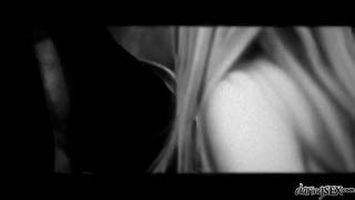 Una bella rubia que sabe muy bien como excitarse