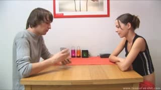 Ivana follando en la mesa de la cocina