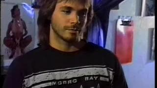 Dos chicos follando en el video-club