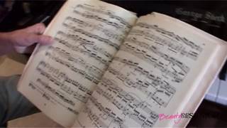 Kate folla con su profesor de piano