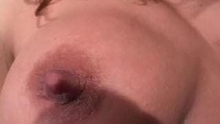 Candy, una morena tetona y sexy para un tipo con suerte