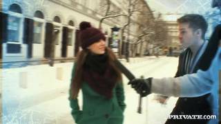 A Samantha Bentley le satisface más follar con dos machos