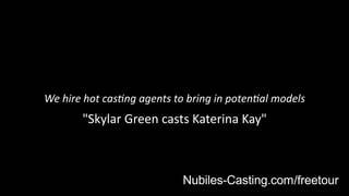 Ella es muy buena haciendo eyacular a un hombre en su boca