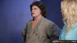 Nicki Blue follando en una posición sexual sorprendente