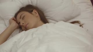 Josephine se toca de mañana luego de sus sueños eróticos