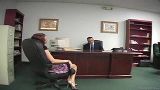 Smokie Flame golpea las bolas del director del cole