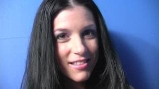 India Summer mamando el pene en el agujero