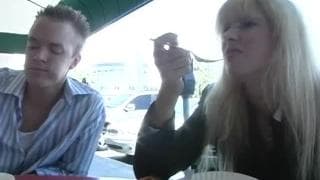 Tara Moon folla por uno de sus colegas