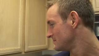 A Mika Kani le gusta jugar con sus empleados