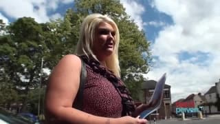 Sindy Strutt sabe mamar como una profesional