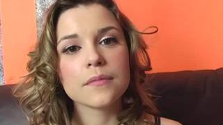 Dos pornstars calientes compartiendo una polla