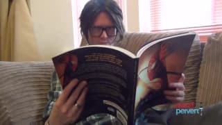 Jett Black se pone de rodillas y chupa duro