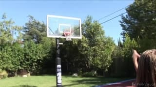 Esta adolescente será invitada a un trío sexual