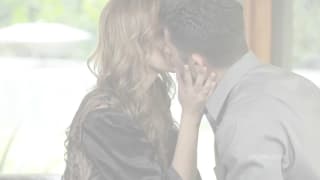 una escena delicada entre una pareja caliente