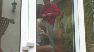 Nikki Blonde se quiere dejar coger afuera