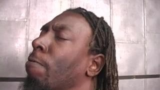 Candy Monroe no se resiste a 2 pollas negras