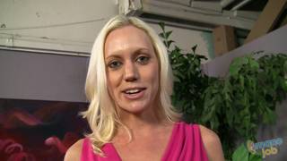 Kacey Villianess se masturba con mucha calma