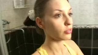 Una morena muy buena para una escena XXX