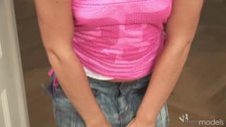 Gia adora penetrarse de una manera especial