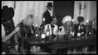 Alicia Rhodes es una sirvienta muy caliente