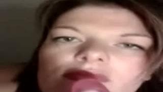 Esta amateur se quiere auto-complacer