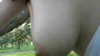 Sesión al aire libre con una pelirroja tetona Sesión al aire libre con una pelirroja tetona