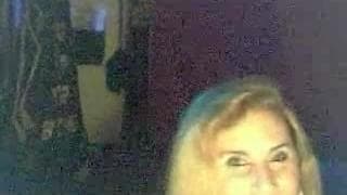 Esta Milf nos ensena sus tetas en la webcam