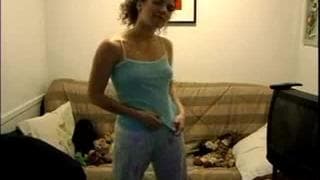 Aquí tenemos a una stripper en la cámara