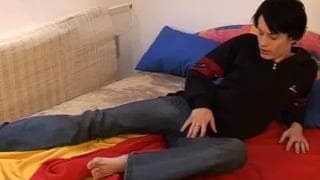 Esta tarde Valentino quiere masturbarse solo