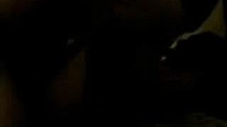 Esta pareja excitada folla en la oscuridad