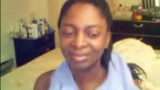 Esta negra se siente con agans de masturbarse