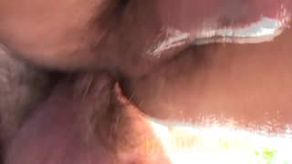 Blake Hardwicke se deja coger bajo el sol