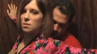 Esta bella mujer quiere follar en la Sex Shop