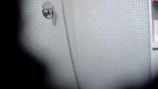 Esconde una camara para filmar a su novia