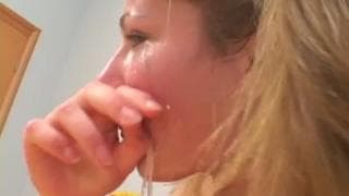 Esta mujer quiere todo el esperma en su cara